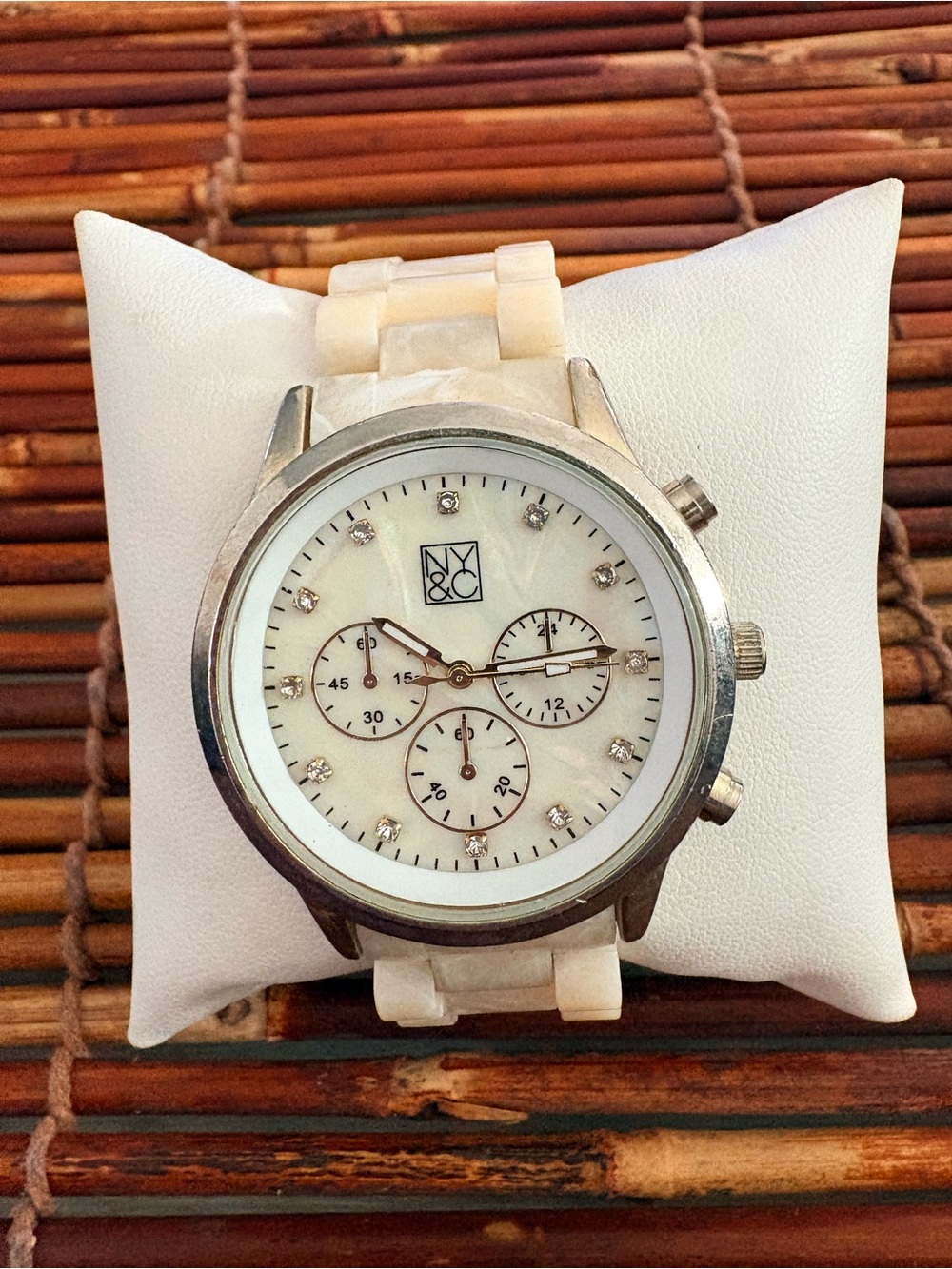 Vintage New York & Company White and Silver Fashion Watch Needs Battery